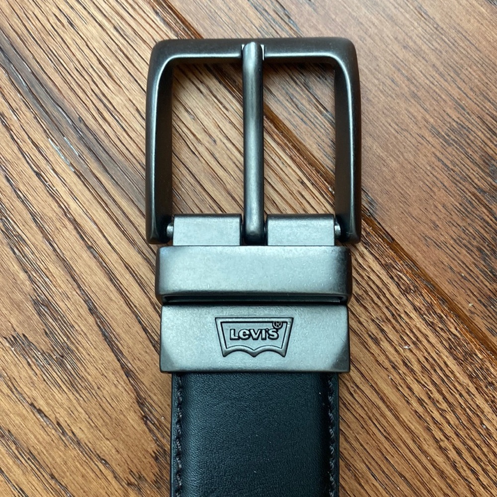 Levi’s size 36 black leather belt